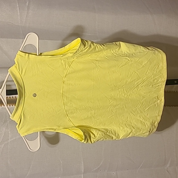 lululemon Front Zip Mock Neck Tennis Tank- Size 8 highlight yellow - Picture 6 of 6